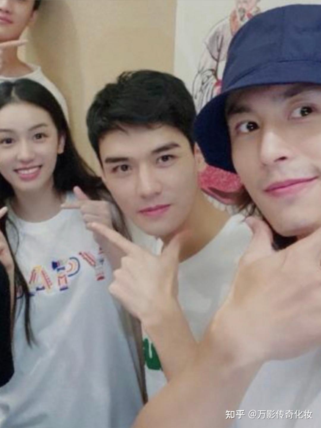 该剧改编自priest小说《天涯客》,讲述了行走江湖的谷主温客行和离开