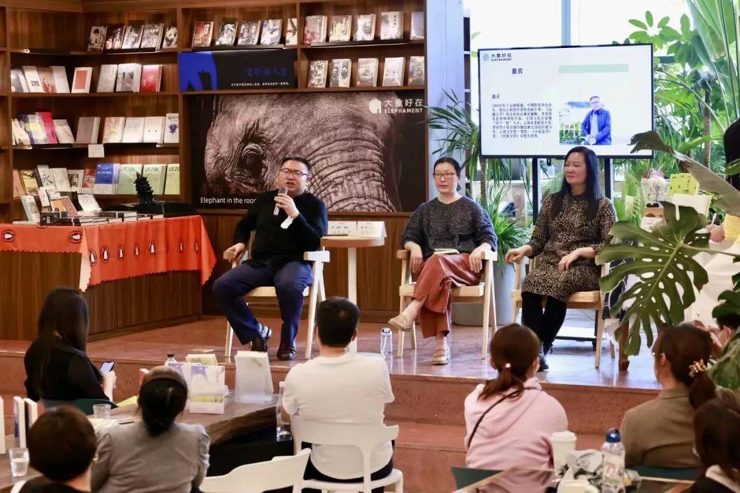 新书发布会生生之门作者来到大象书店现场和大家聊故乡云南的人和事
