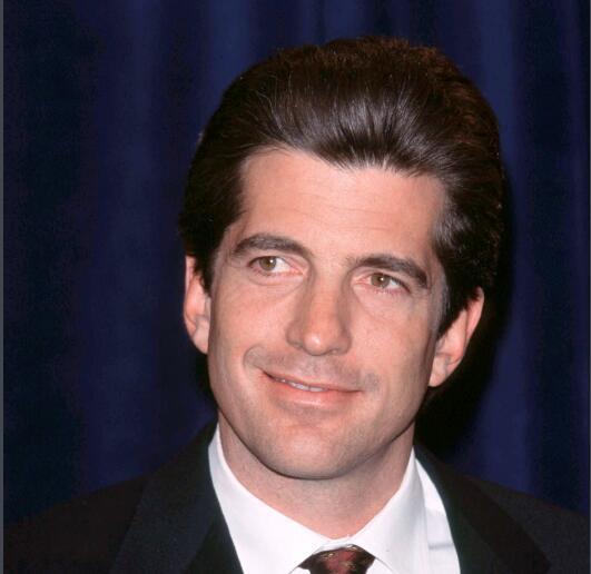 他一生情人无数,爱送他卡地亚劳力士;显赫家族但躲不过噩运… - 知乎