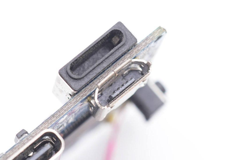 罗马仕65w移动电源拆解