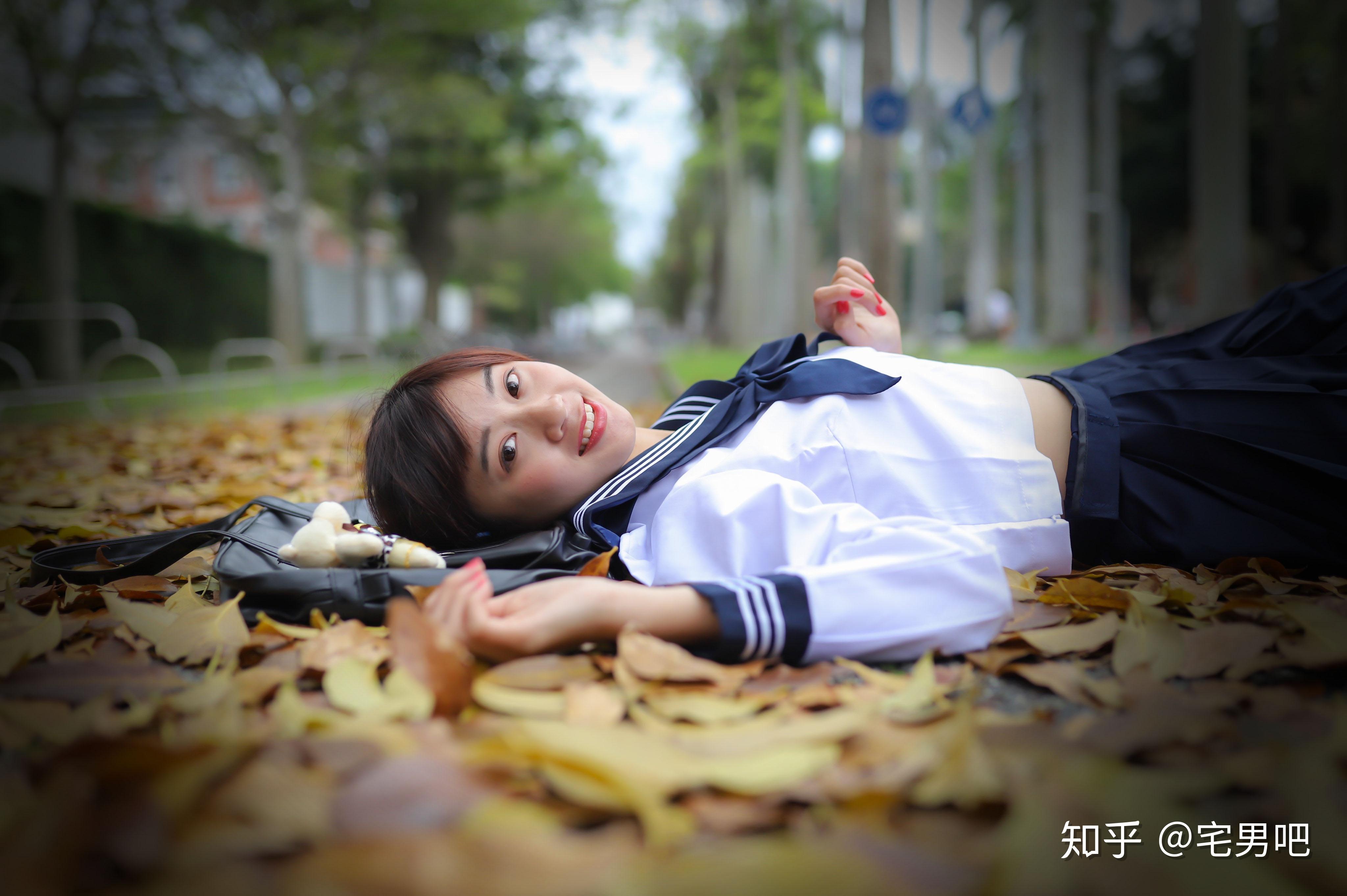 气质丨这个学生装小姐姐还算是真实,可圈可点