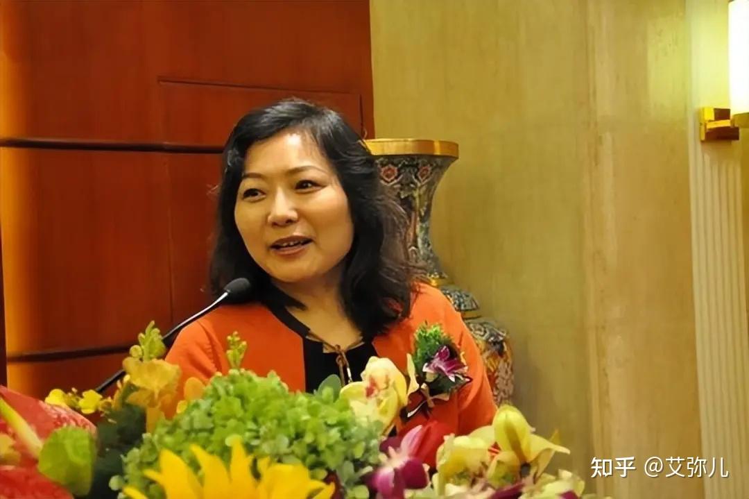 我国"最豪气女房东":一月收租2亿,分前夫200亿,给女儿500亿