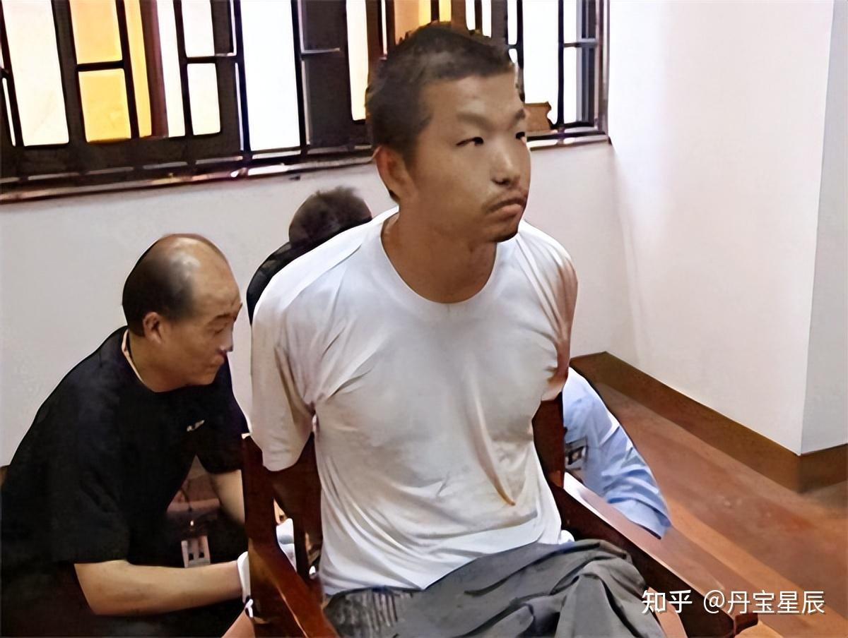 纪实：杨佳走下法庭，与母亲见面后，被押到火葬场抬进死刑执行车 - 知乎