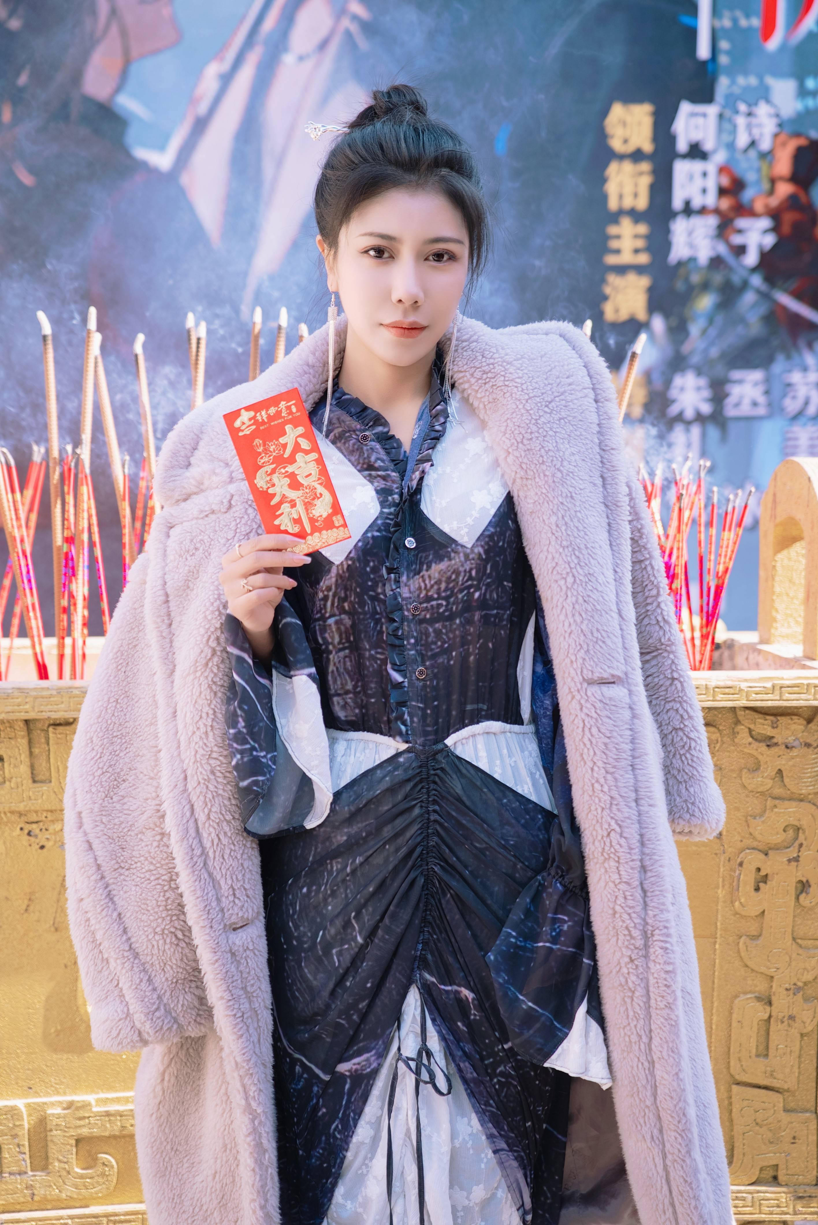 顾星珩一角,新生代实力派女演员施予担任女主角杨临夏(克洛伊)一角,白