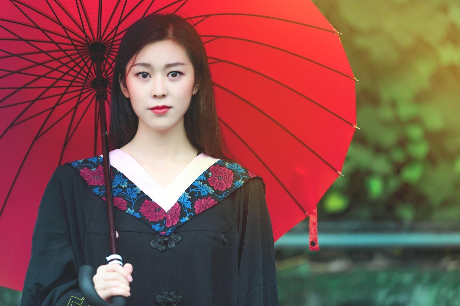 吴桐,中国新生代演员,毕业于于重庆大学美视电影学院.