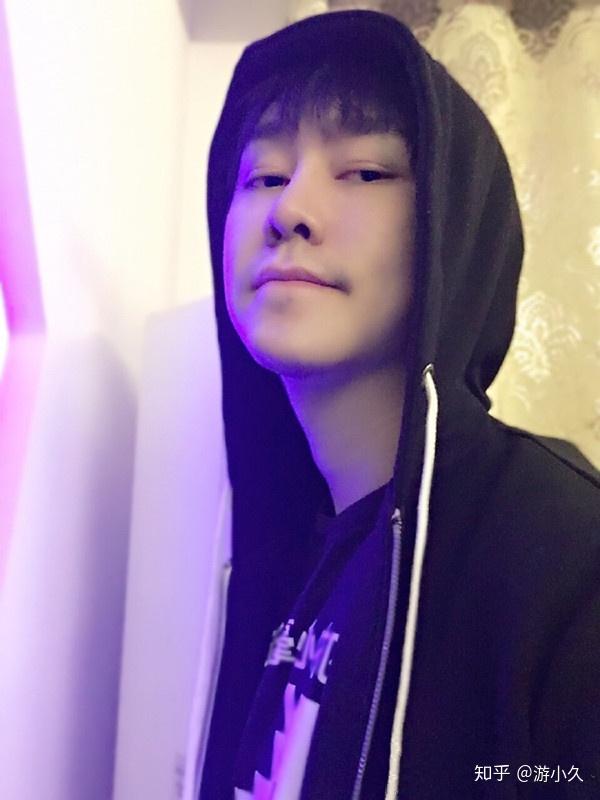 网络资料显示,edmunddzhang别名"老e",b站知名游戏up主,2014年进入