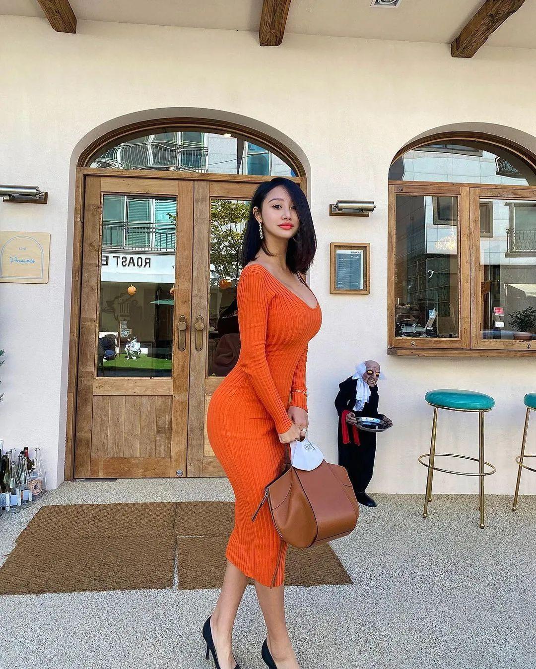 e杯"多肉女孩"因胸太大放弃游泳,网友:太顶了!