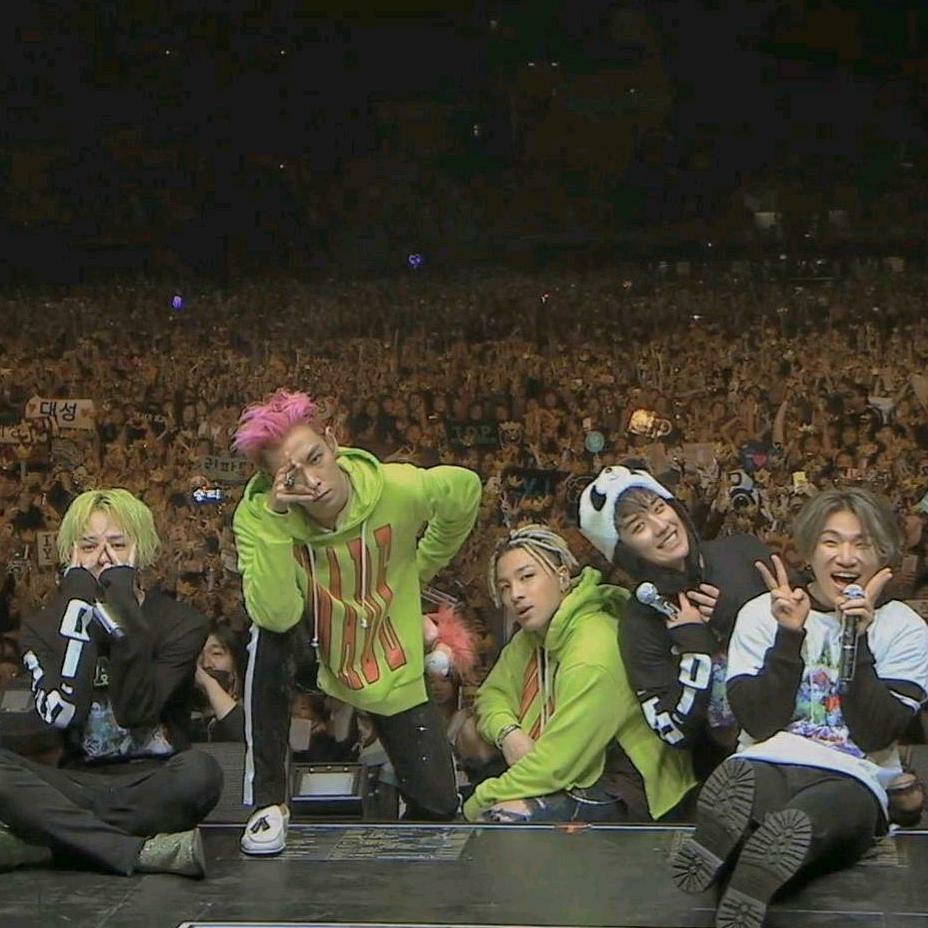 我想问一下大家谁有bigbang的一张合照啊