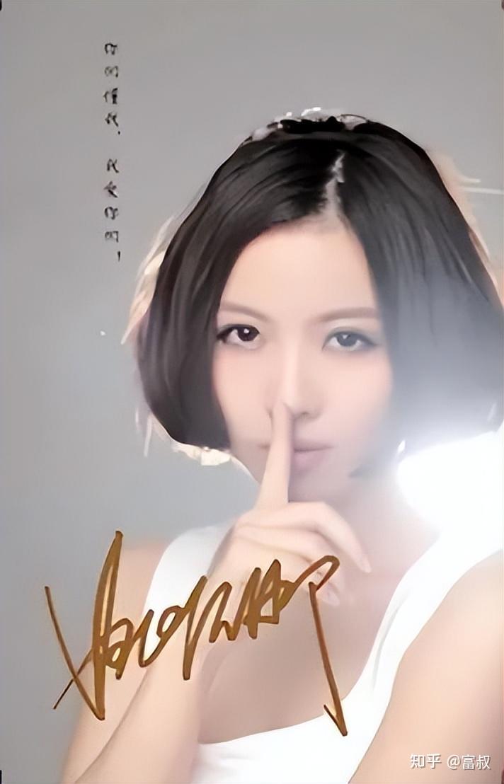 姚父讲:"我相信自己的女儿,她会写,会唱,会作曲,对音乐有自己的见地.