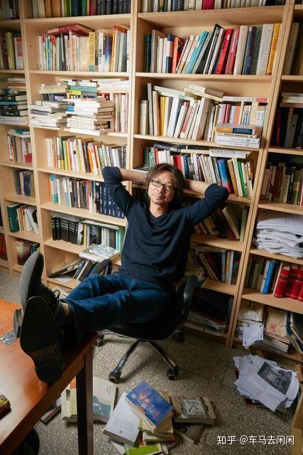 许知远像文学去一样生活