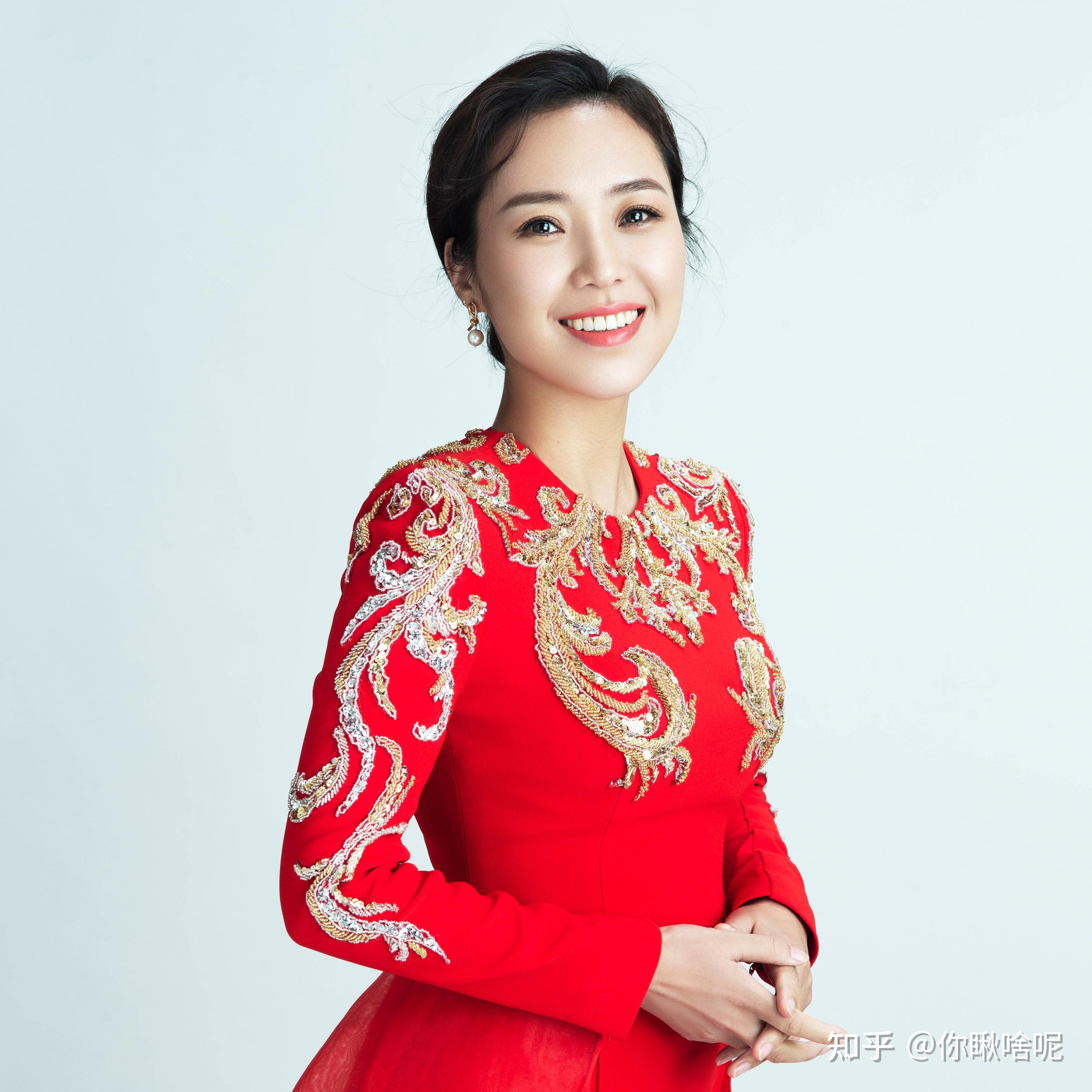 歌手云朵:本是餐厅服务员,18岁后拜师刀郎,与师傅情同父女 - 知乎