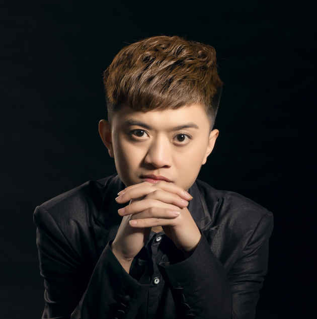 阿仁老师生活是一个舞台