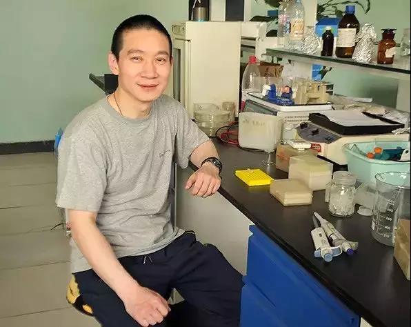 笹井芳树在论文撤稿一个月后上吊自杀,年仅52岁.