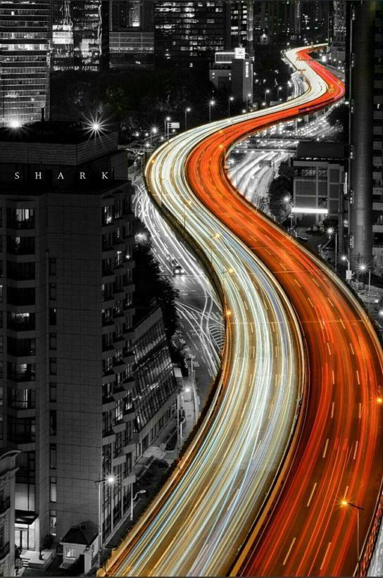 力，包括s型、h型构图，尤其适合表现曲线画面，如：路面，小溪，河流等