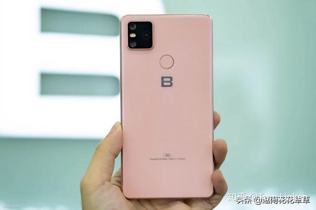 你会买吗?你是否看好越南本土手机品牌的出路?欢迎留言讨论.