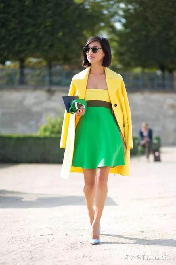 让我偷偷告诉你,绿色和黄色搭配不撞色,并且很显年轻与时尚气质
