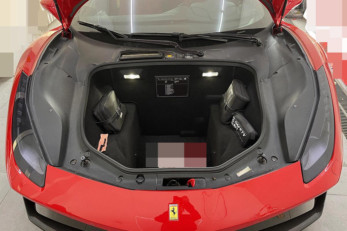 不过话又说回来,只是部分的补漆又没有钣金修复,对整体车况影响不大.