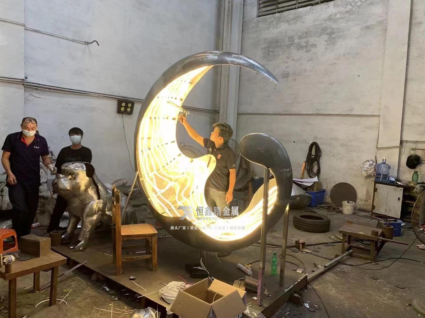 不锈钢本色光面雕塑 不锈钢镂空发光月亮圆环雕塑