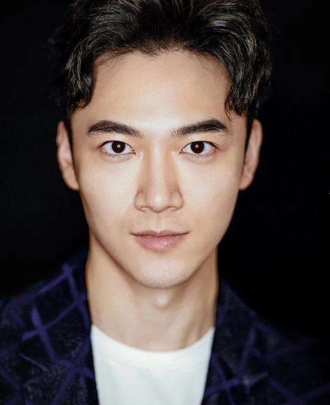 央视男主播张涛将以热情友好的面孔首次亮相春节联欢晚会并以引人入胜
