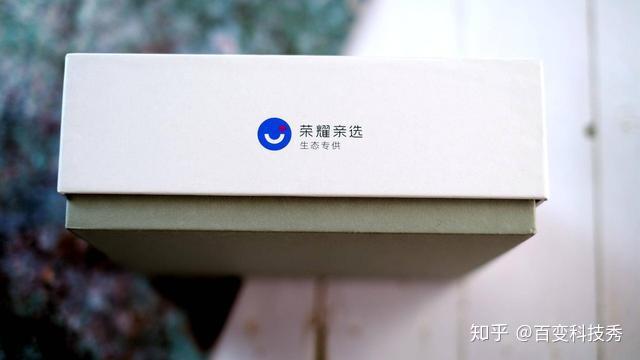 颈椎也要按摩荣耀亲选颈部按摩器亲测体验舒舒服服15分钟