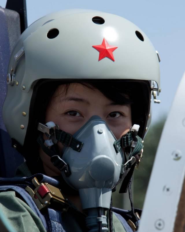 新华社发(沈玲 摄)空军歼-10女飞行员余旭(资料照片).