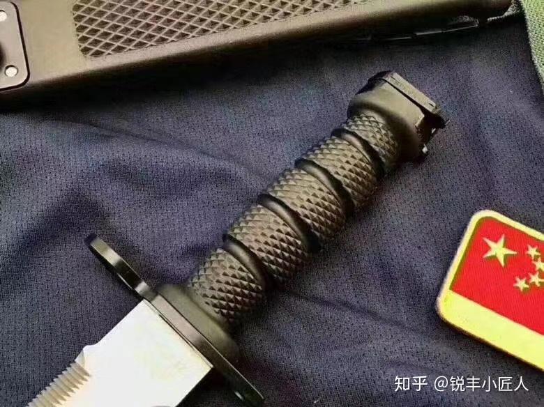 5cm刃材:7cr17mo軍用不鏽鋼 (這個不是一般的鋼是軍用鋼)重量;0.