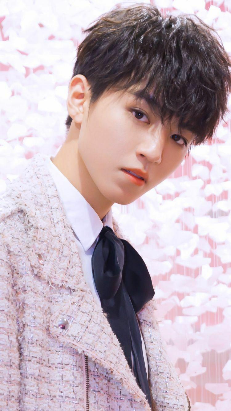 你觉的王俊凯长的帅气吗