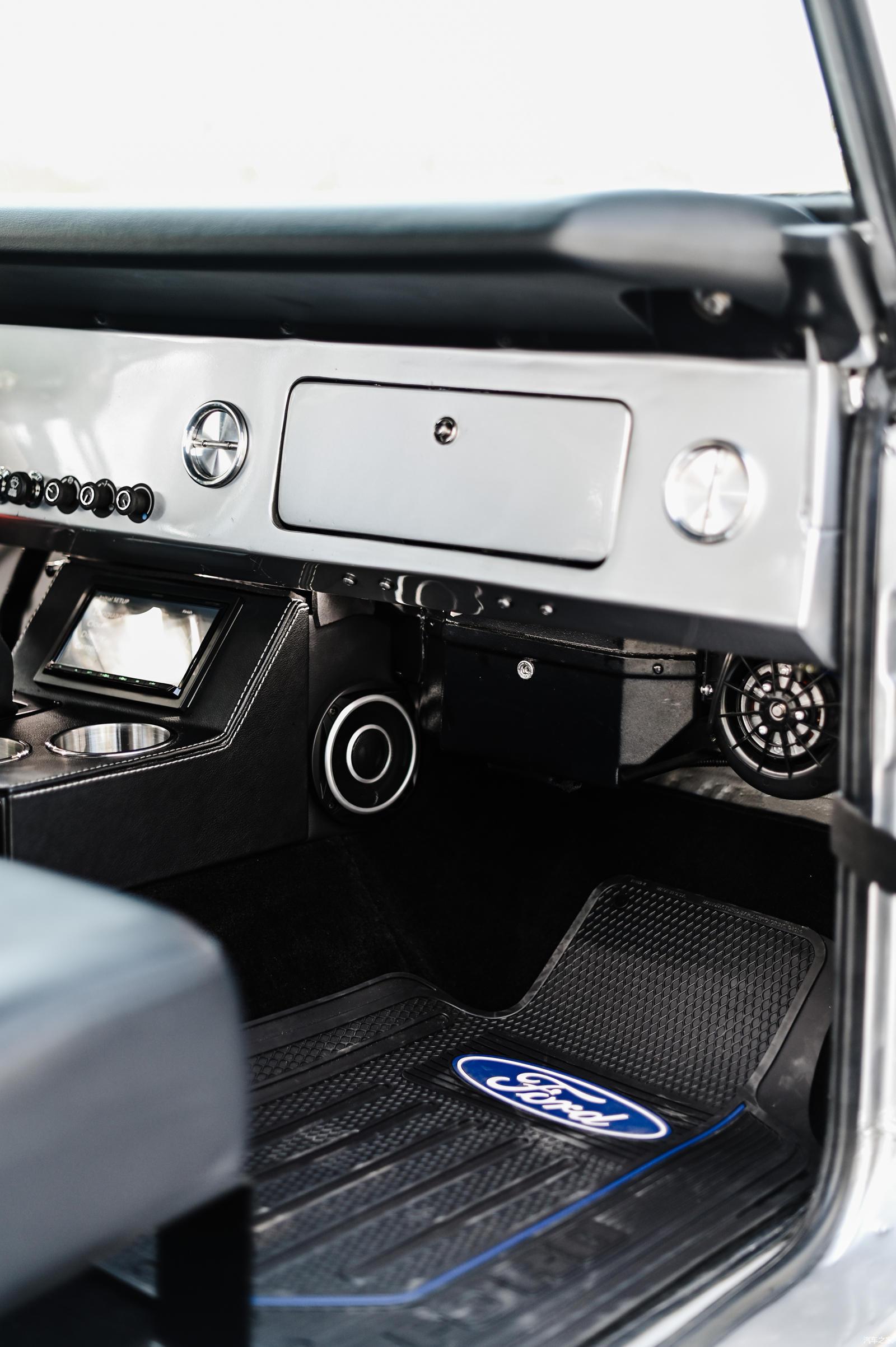 换装415马力v8的1977年款福特bronco经典硬派越野车焕发新生