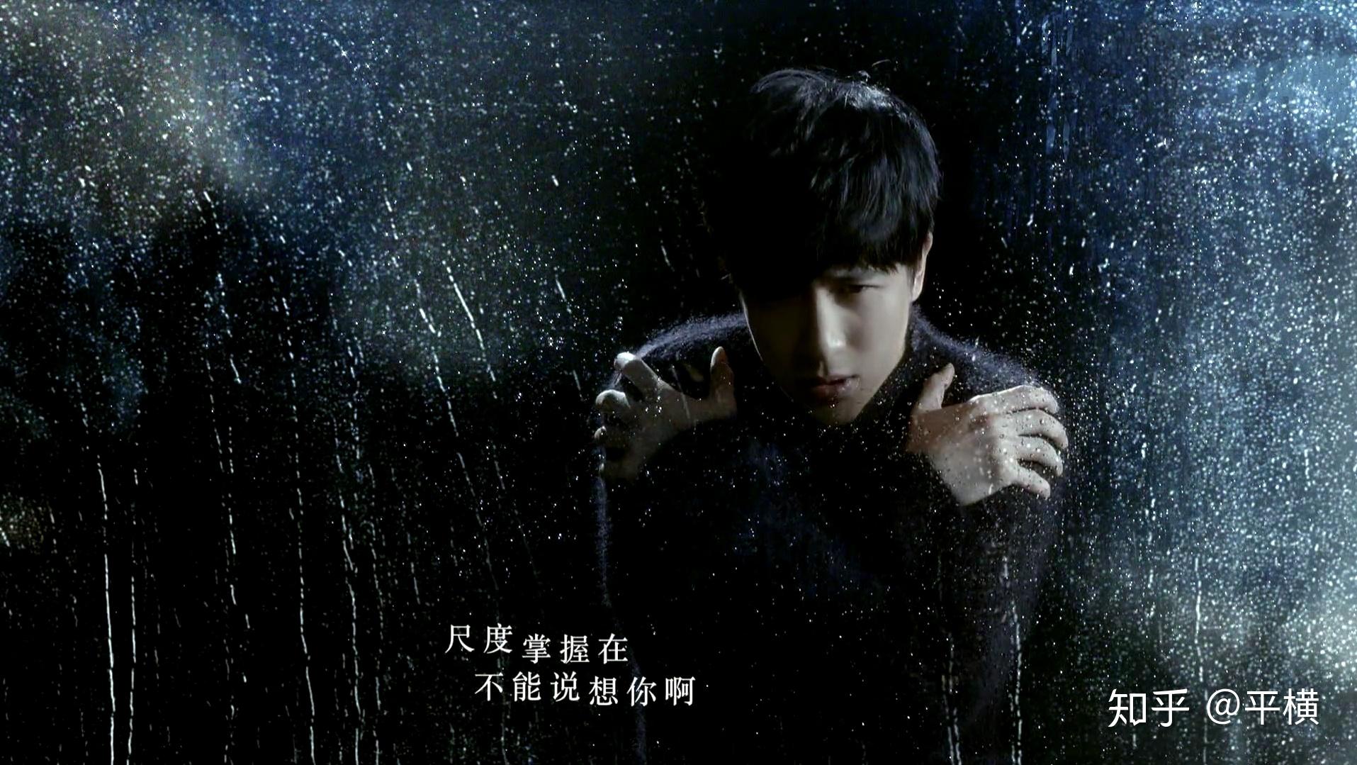薛之谦我们这么久没见要坐得分开一点