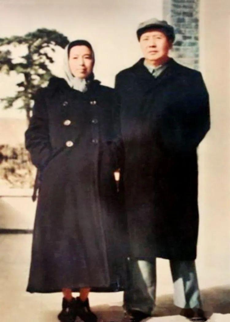 珍贵老照片：毛泽东与江青的珍贵合影 - 知乎