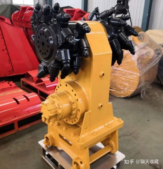 寒冷地区冻土开挖沟槽机载旋转挖掘设备