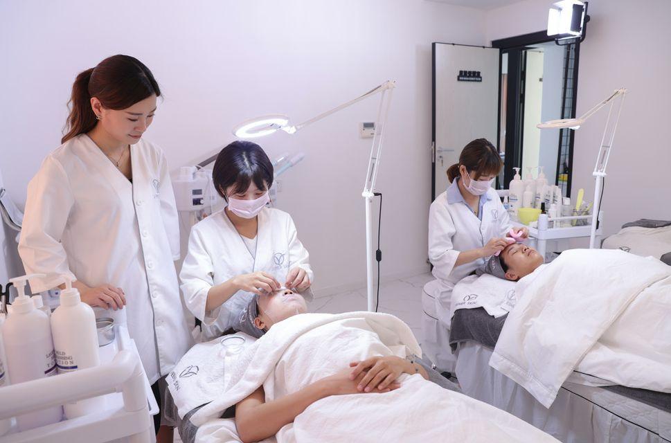 3,做口碑,让客人转介绍客人能成为我们朋友,老客户,说明她很信任我们