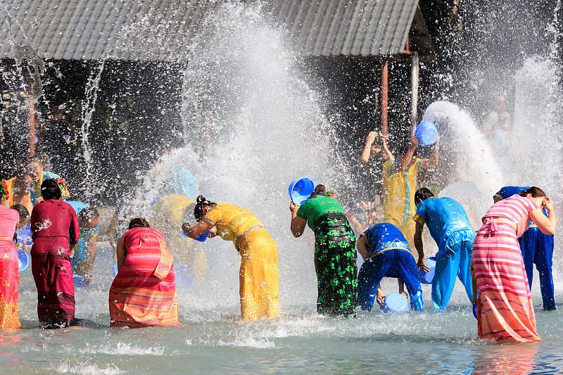 云南泼水节是哪天 v2-c7d15474b81f215a352f4590b1960bb0_1440w.jpg?source=172ae18b