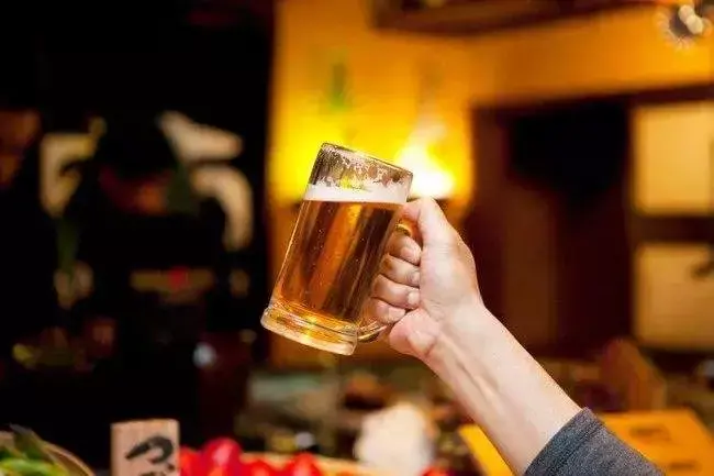 没有在忘年会上喝过几杯都不好意思说自己是社会人