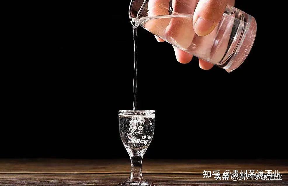 这些白酒竟然也需要醒酒?解锁喝白酒的正确打开方式