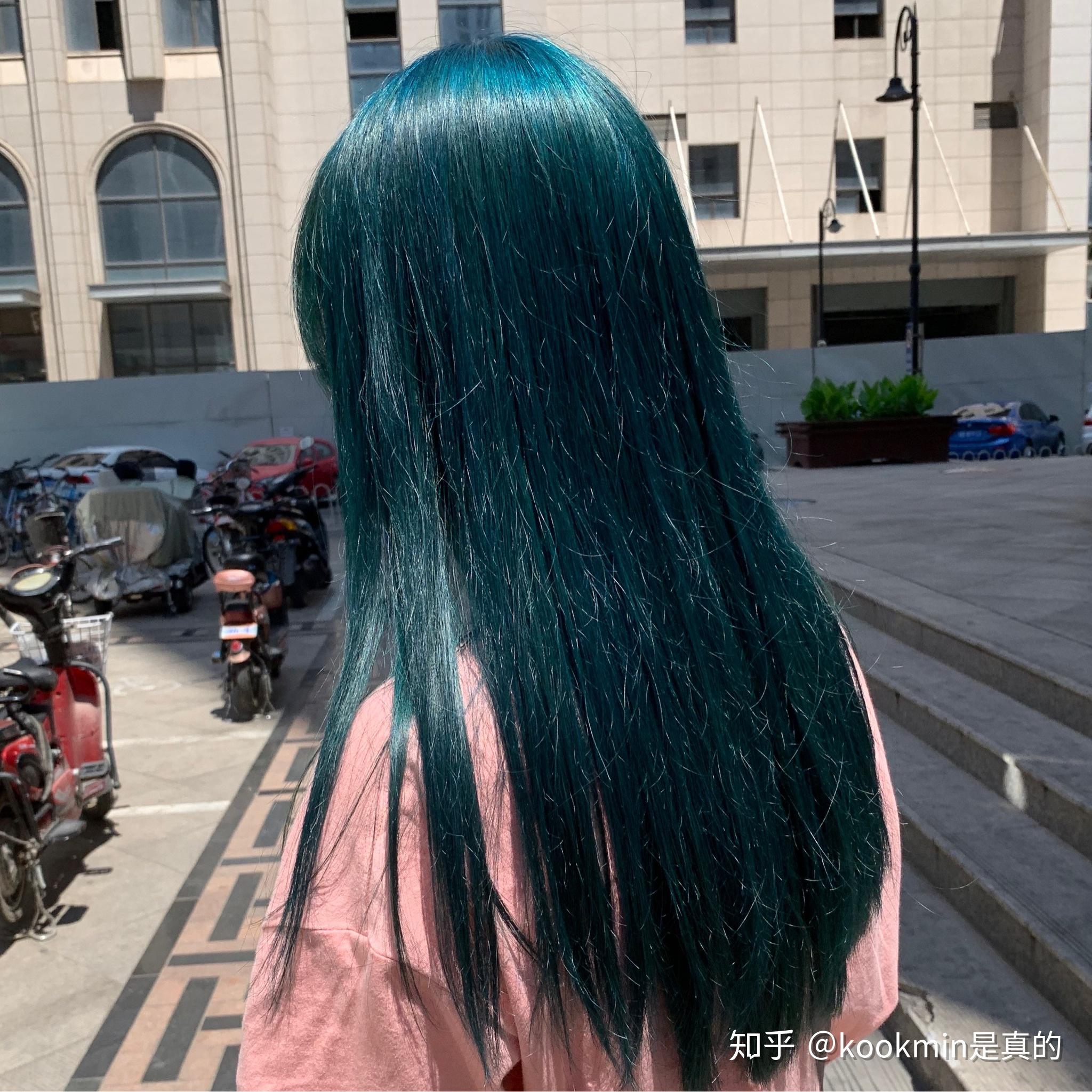 问一下大佬染发染成蓝绿色要不要漂啊?