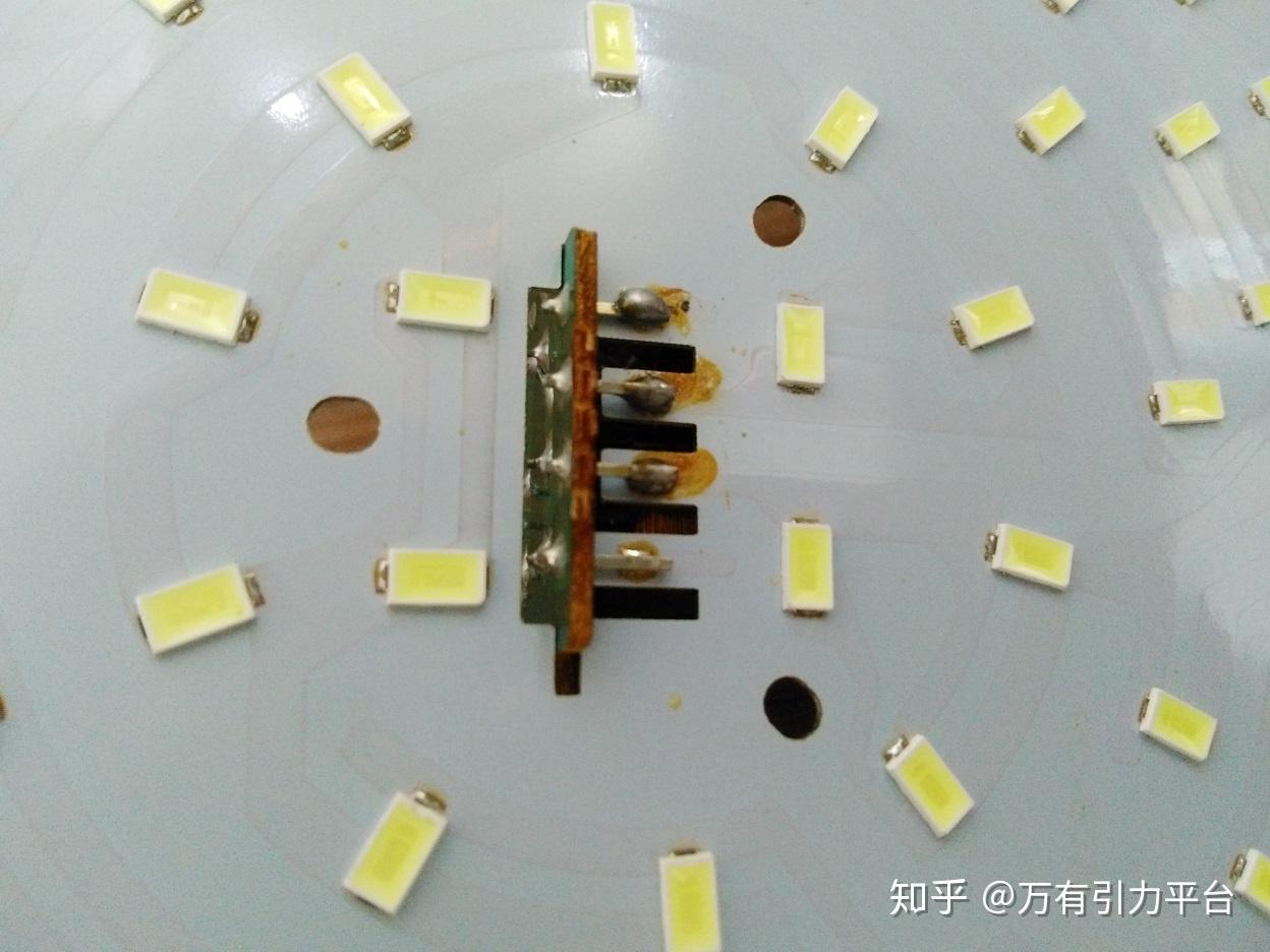 拆开内部才知道，日常使用的LED灯里面原来长这样 - 知乎
