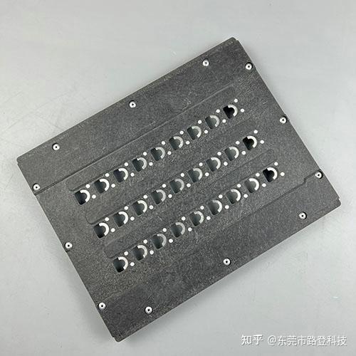 密脚连锡问题怎么解决?试试隔锡片防连锡波峰焊治具 - 知乎