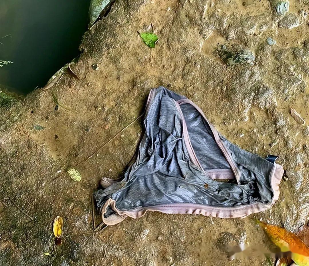 而且仔细看,发现这是女性的私人用品——内裤.