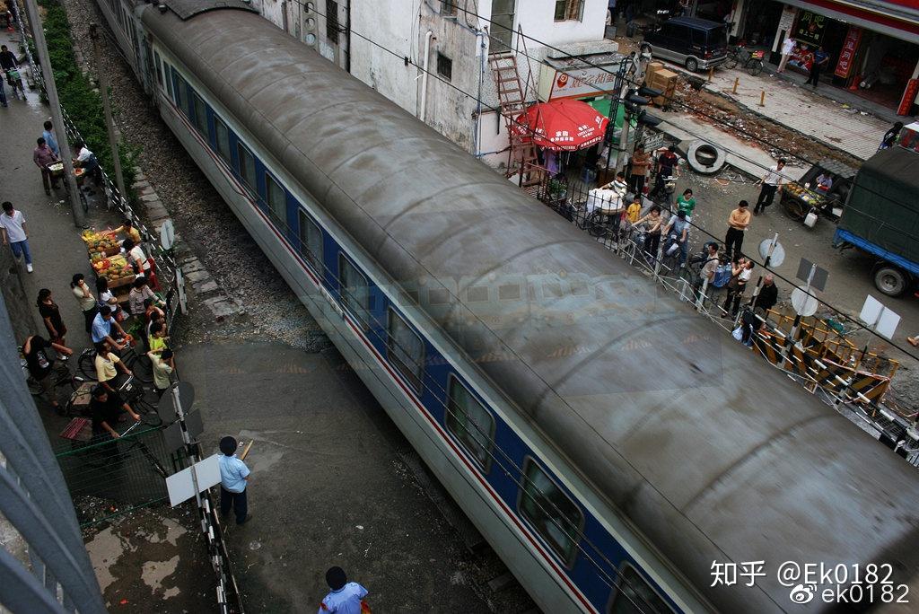 流西道口,三茂铁路涂装.