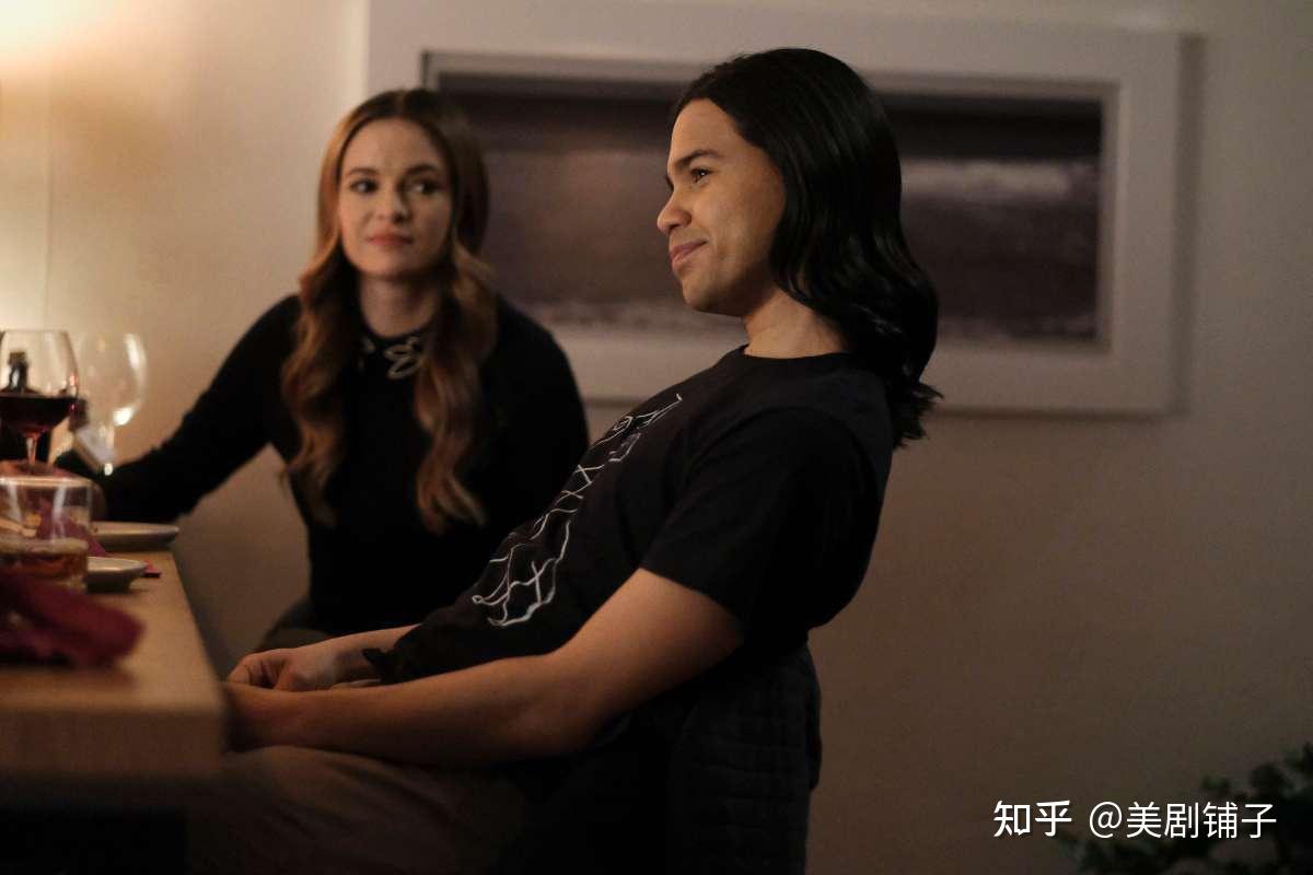 闪电侠第七季第12集剧照西斯科离开中城