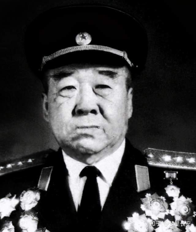 1946年回到朝鲜,1948年2月升任朝鲜人民军第1师团师团长,少将军衔
