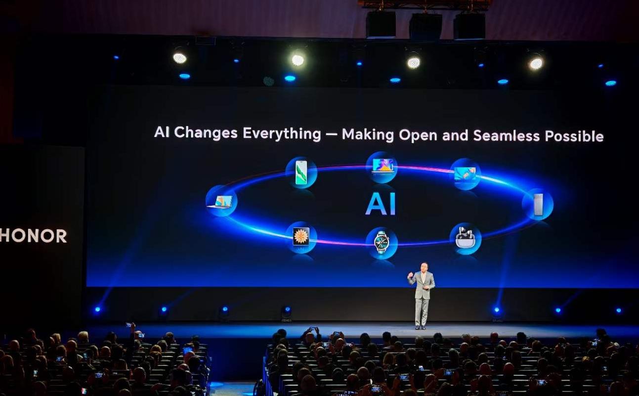 五,用开放生态对抗封闭生态,联手微软谷歌,高通英特尔,荣耀再次向苹果