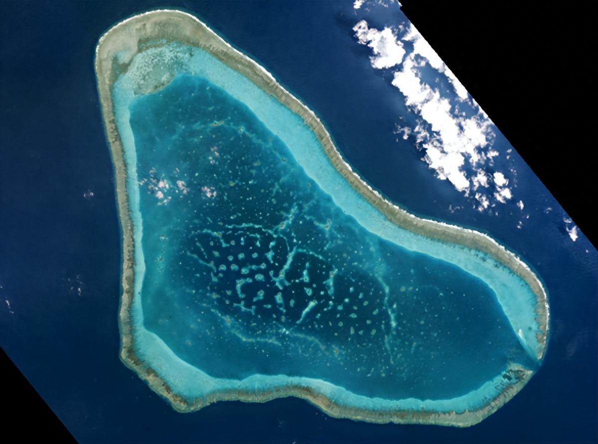 菲律宾万万没想到黄岩岛已被中国封死填海作业马上进行