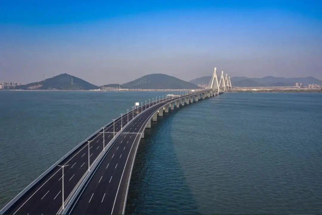 港大桥项目是机场快速西沿线,为珠海市"六横十纵"路网的重要组成部分