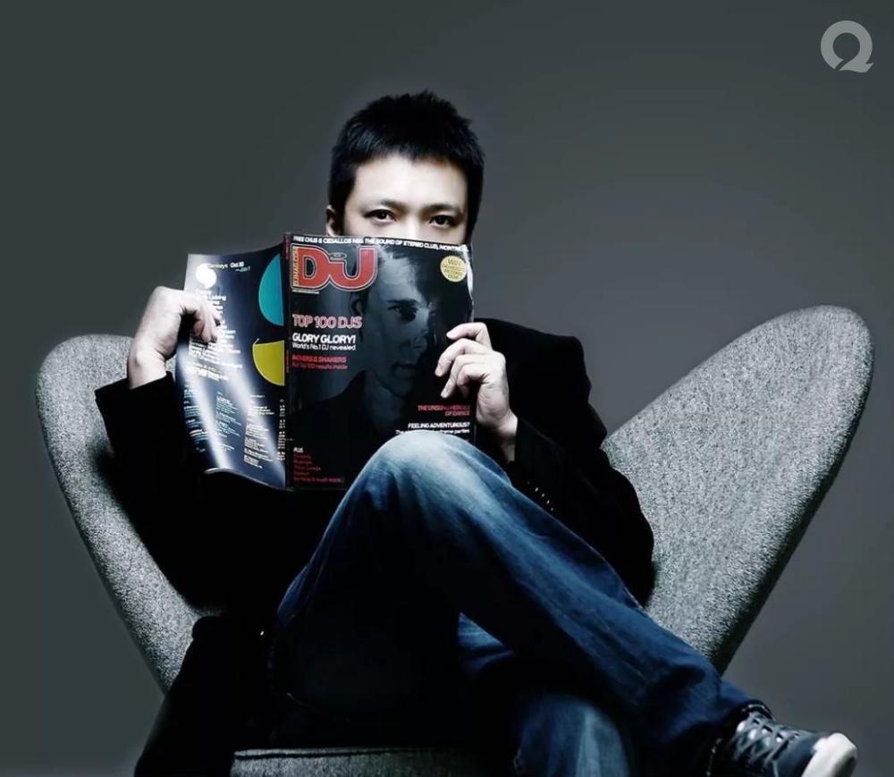 我们还有中国最优秀的传记翻译家董楠跟你分享那些伟大的摇滚音乐家的