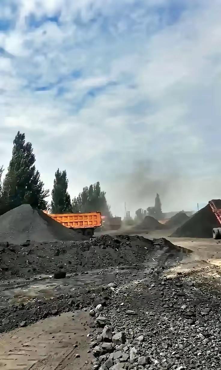 忻州代县福兴航宇洗煤厂被曝存在严重环境污染 煤炭露天堆放(图3)
