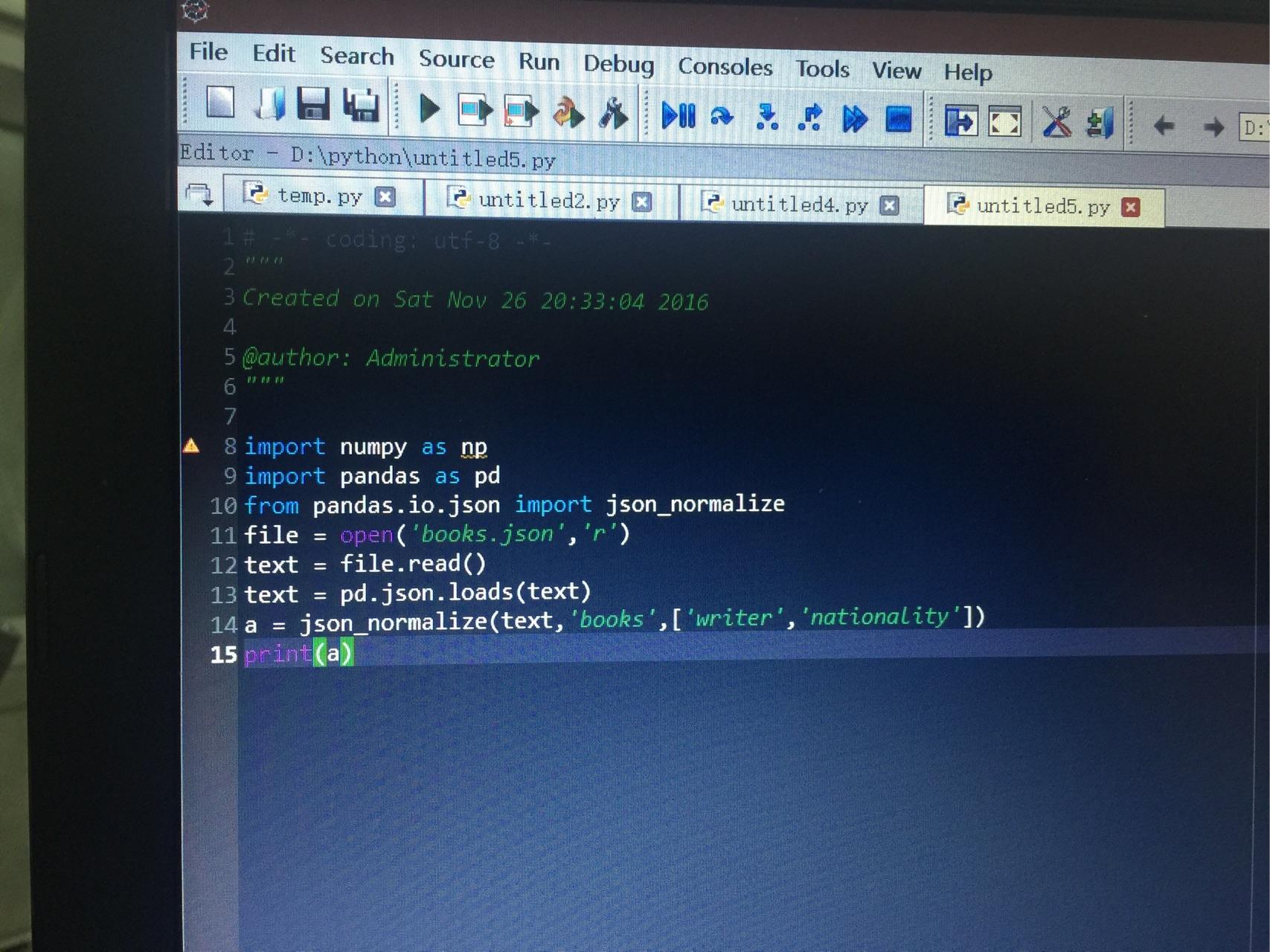 请问spyder里面trailing data这个报错是什么意思