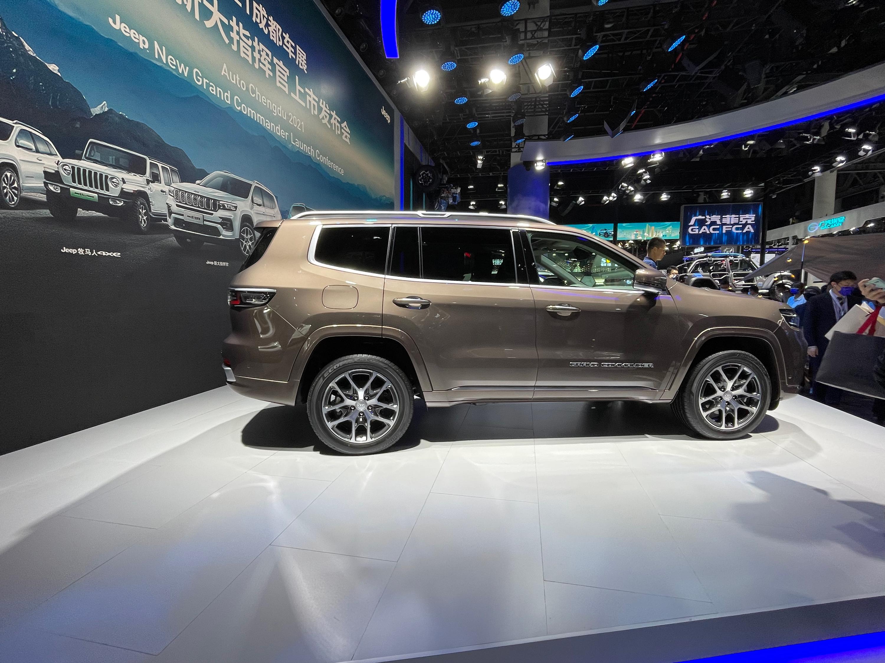 2021成都车展jeep新大指挥官售2398万元起