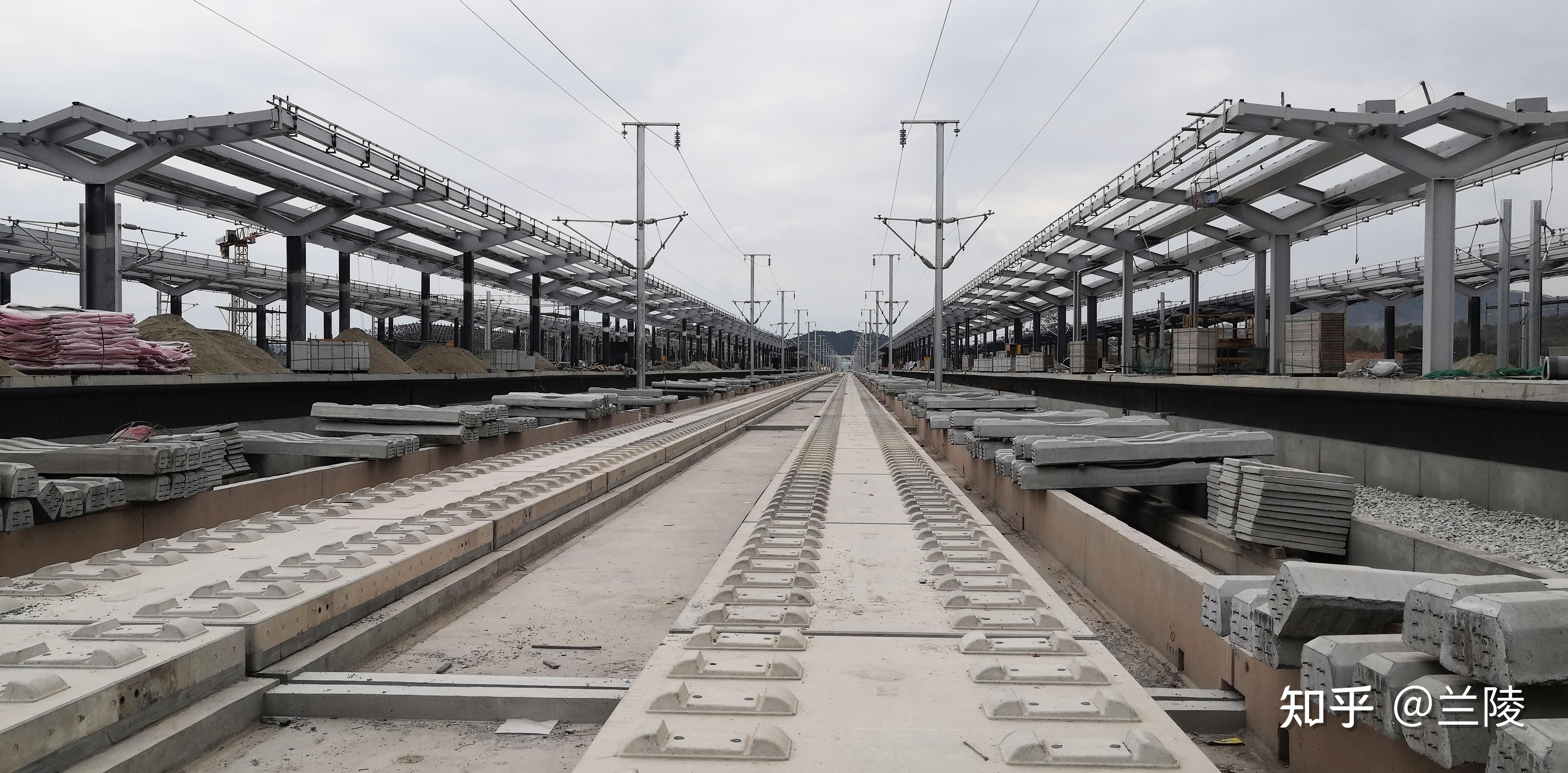 同样是铁轨,为什么火车轨道下面要铺碎石子,而高铁轨道却没有? - 知乎